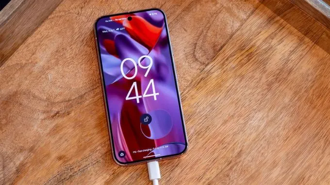 Pixel 9 Pro XL hỗ trợ sạc có dây 35W