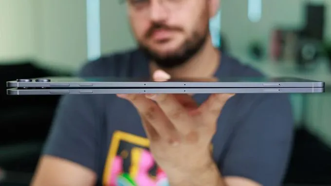Cả Galaxy Tab S12 Ultra và Tab S11 Ultra đều đạt độ mỏng ấn tượng chỉ 5.1 mm