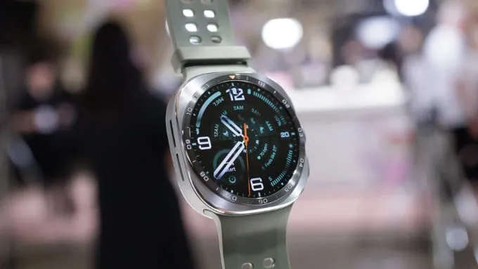 Samsung Galaxy Watch Ultra2 có mấy màu và nên mua màu nào