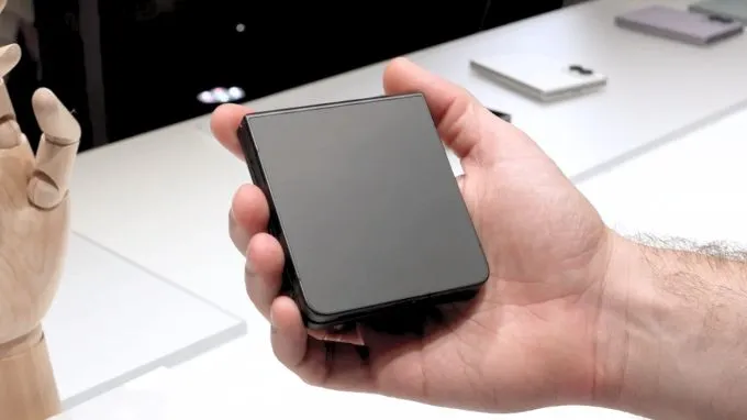 Galaxy Z Flip8 màu Đen Graphite