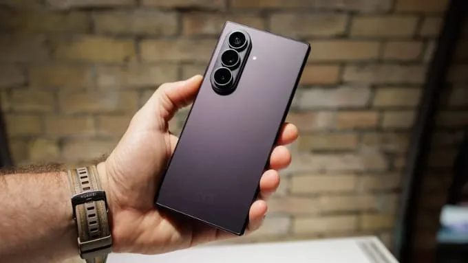 Tím Shadow được xem là màu chủ đạo của Galaxy Z Fold8 Ultra năm nay