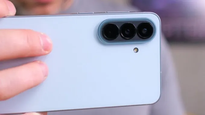 Galaxy A57 lựa chọn cấu hình camera quen thuộc với cảm biến chính 50MP