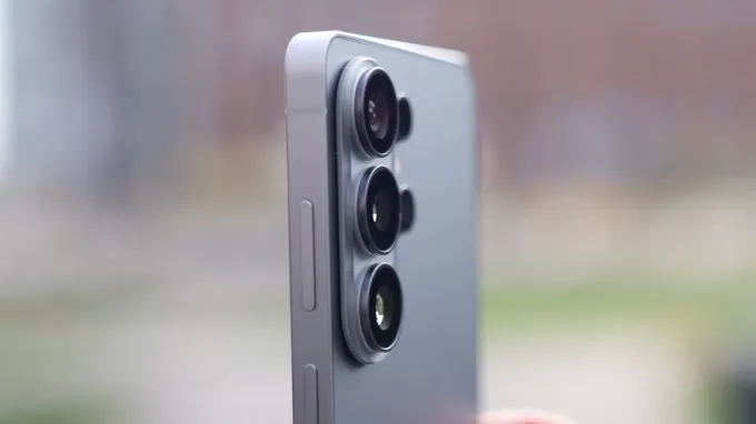 Galaxy S26 Ultra cũng có camera chính 200MP nhưng sử dụng cảm biến lớn hơn