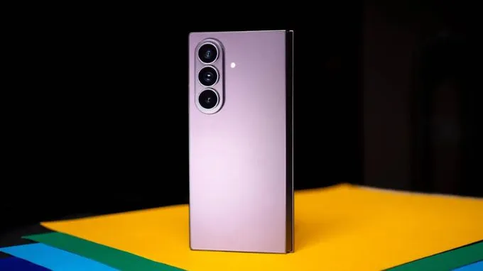 Galaxy Z Fold8 Ultra chiếm ưu thế vượt trội trên bảng thông số khi sở hữu cụm 3 camera sau