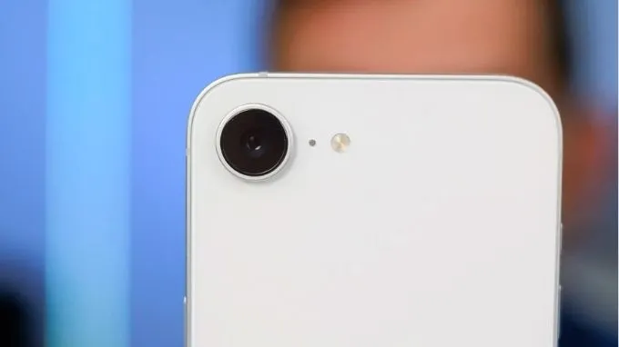 iPhone 17e đi theo hướng đơn giản hơn khi chỉ sở hữu một camera Fusion 48MP