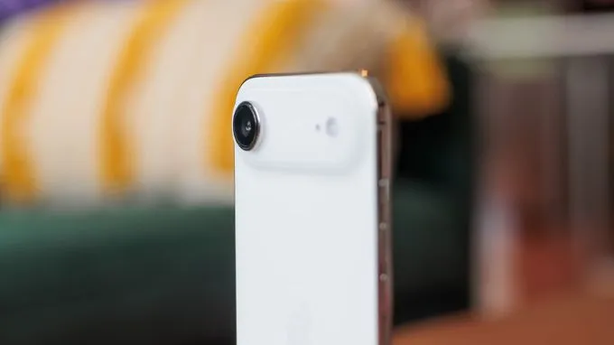 iPhone Air phải lược bỏ cụm ống kính đồ sộ và chỉ trang bị duy nhất một camera 48MP