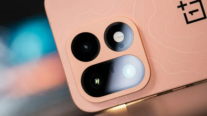 Đại diện OnePlus được trang bị hệ thống ba camera sau