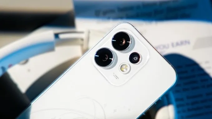 OPPO Reno16 Pro sở hữu camera tele 50MP hỗ trợ zoom quang học 3.5x