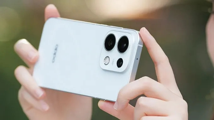 OPPO Reno16 sở hữu hệ thống ba camera sau đều có độ phân giải 50MP
