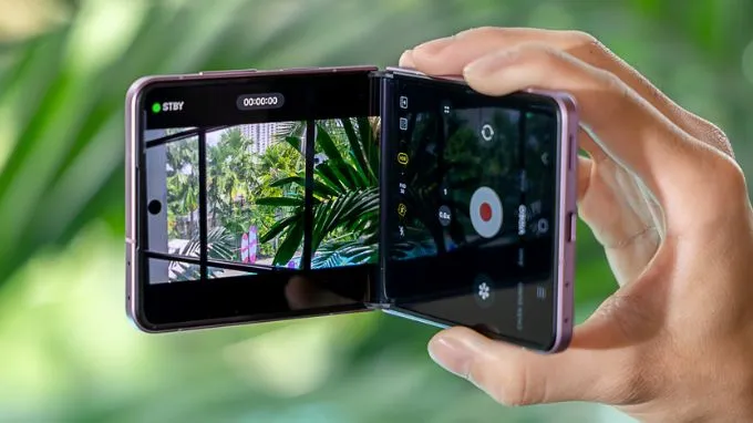 Galaxy Z Flip8 sở hữu hệ thống camera gồm cảm biến chính 50MP