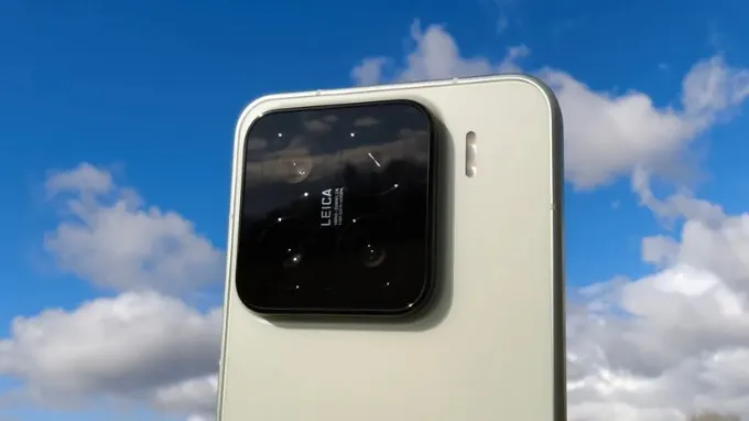 Xiaomi 15 sở hữu camera tele zoom quang học 2.6x