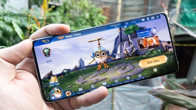 So sánh Galaxy S21 và iPhone 12 về hiệu năng