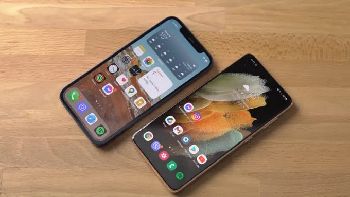 iPhone 12 là chỉ sử dụng tần số quét 60Hz, thấp hơn so với đối thủ