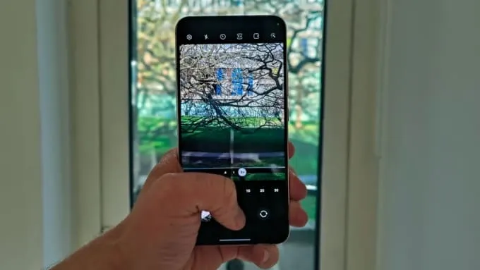 Galaxy S22 Plus được trang bị cụm 3 camera