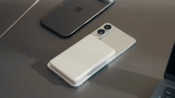 So sánh Galaxy S25 Edge và iPhone Air về pin và sạc