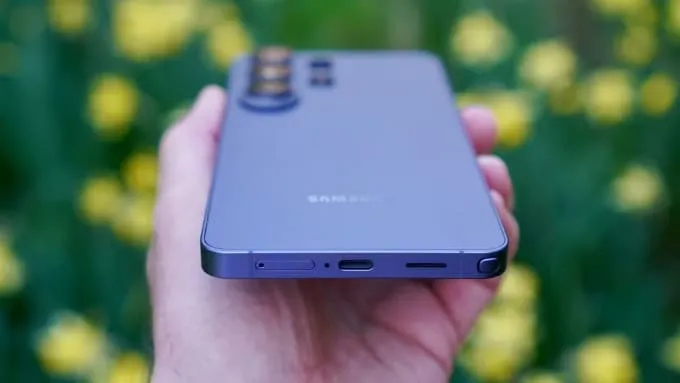 Pin là điểm khác biệt khi so sánh Galaxy S26 Ultra vs Xiaomi 17T Pro: