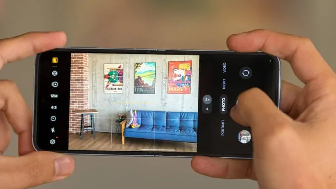 So sánh Galaxy Z Flip8 vs Galaxy Z Flip6 về camera