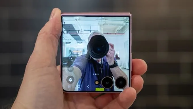 Galaxy Z Flip8 tiếp tục sử dụng cụm camera 50MP và 12MP
