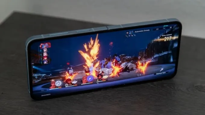 So sánh Galaxy Z Flip8 vs Galaxy Z Flip6 ở hiệu năng