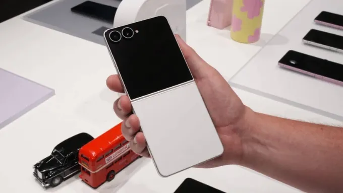 Galaxy Z Flip8 tiếp tục theo đuổi thiết kế gập vỏ sò đặc trưng