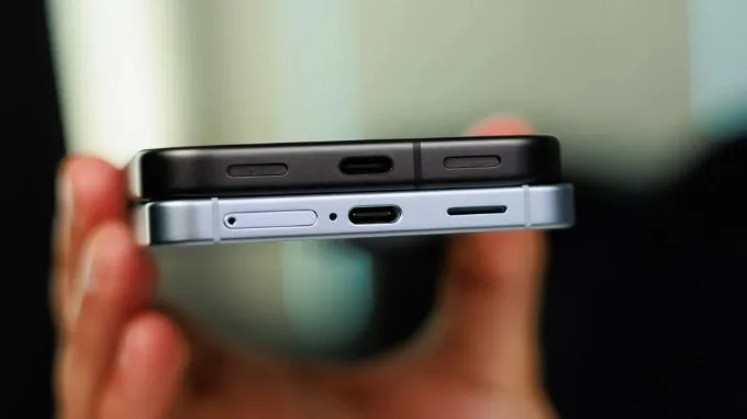 Pixel 11 Pro được trang bị viên pin 4.850 mAh, lớn hơn khá nhiều so với mức 4.300 mAh trên Galaxy S26