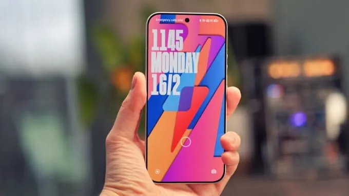 Xiaomi 17 Ultra cũng sở hữu màn hình LTPO AMOLED phẳng 6.9 inch
