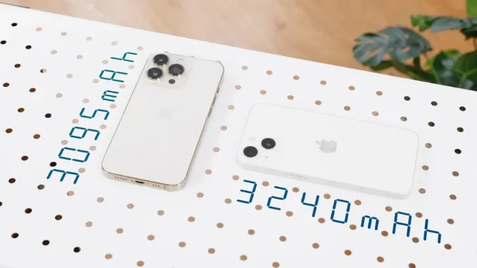 So sánh iPhone 13 và iPhone 13 Pro về pin và sạc