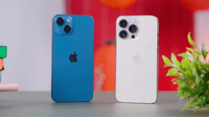 So sánh iPhone 13 và iPhone 13 Pro về thiết kế