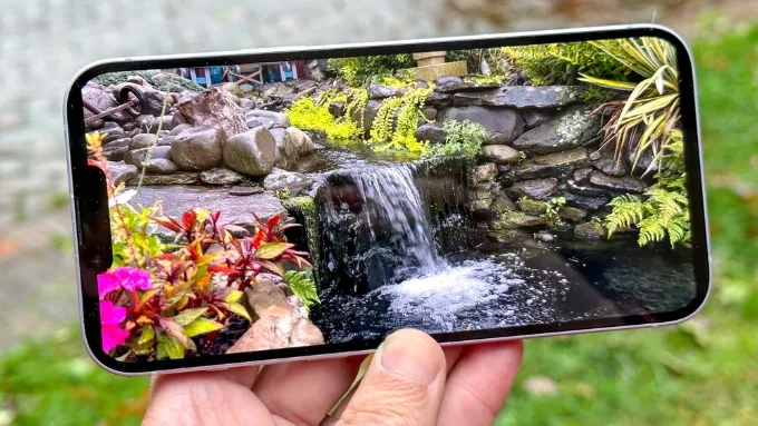 iPhone 14 Plus mang lại trải nghiệm vượt trội khi xem phim