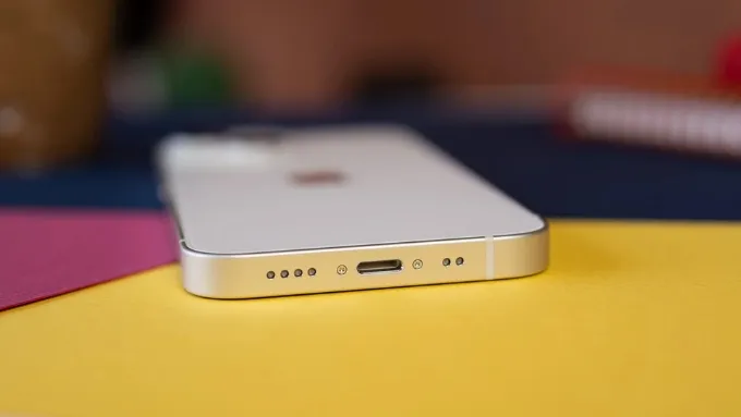 So sánh iPhone 14 Plus và iPhone 13 Mini về pin