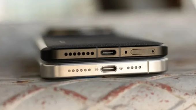 So sánh iPhone 15 Pro Max và Xiaomi 14 Ultra về pin