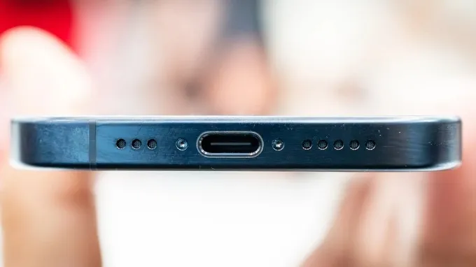 iPhone 15 Pro hỗ trợ hệ sinh thái MagSafe 15W