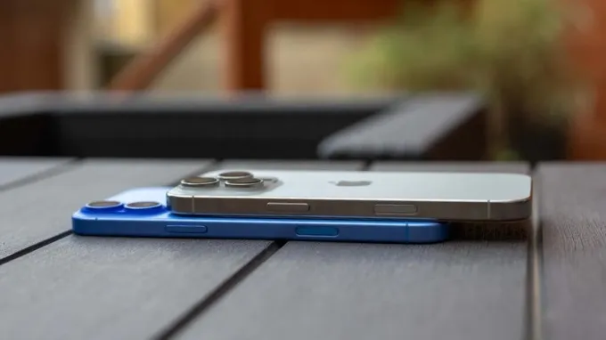 So sánh iPhone 16 Plus và iPhone 16 Pro về kích thước