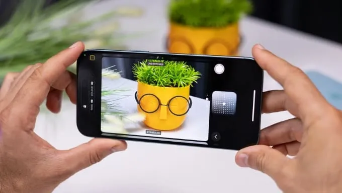 iPhone 16 Plus mang đến hệ thống camera linh hoạt hơn nhờ cụm camera kép phía sau