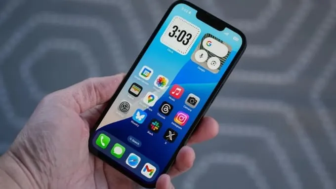 iPhone 16e sở hữu màn hình Super Retina XDR OLED 6.1 inch