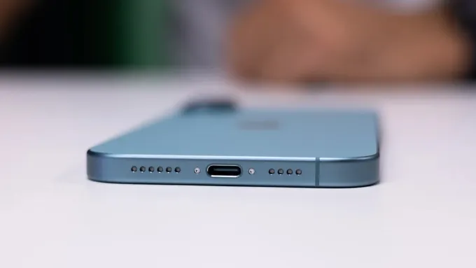 So sánh iPhone 16 Plus và iPhone 16e về pin