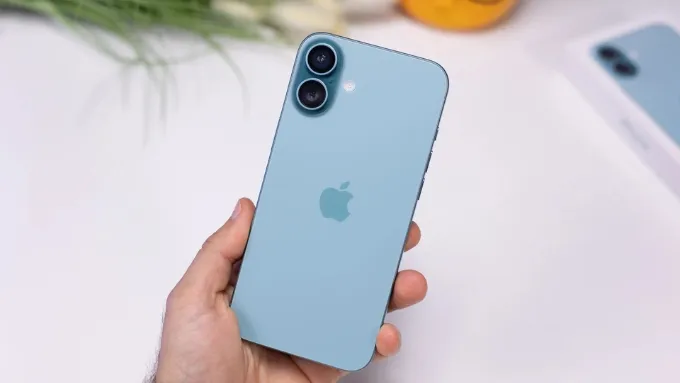 iPhone 16 Plus sở hữu kích thước 160.9 x 77.8 x 7.8 mm