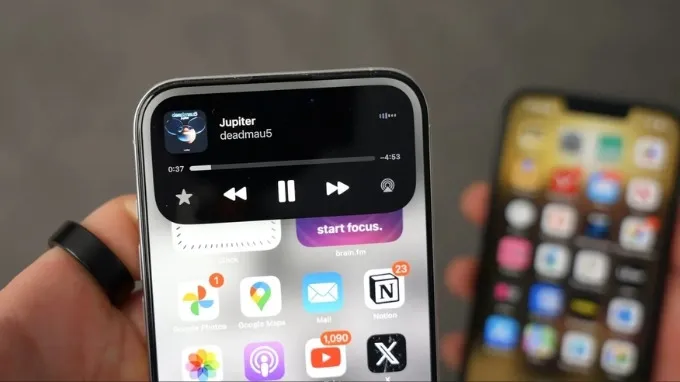 iPhone 16 Pro Max vs iPhone 16e có sự chênh lệch khá lớn về trải nghiệm hiển thị