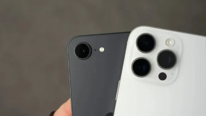 Camera là yếu tố tạo nên khoảng cách rõ rệt nhất khi so sánh iPhone 16 Pro Max vs iPhone 16e