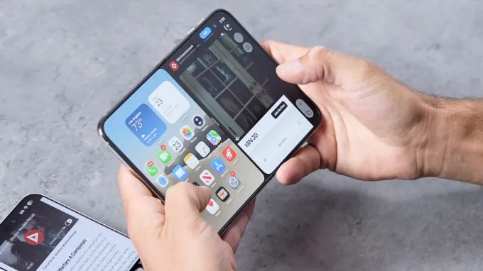Điểm nổi bật trên iPhone Duo là khả năng mở hai ứng dụng cạnh nhau bằng Split View