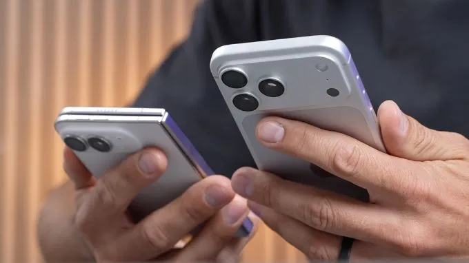 iPhone Duo nặng 254 gram, nhỉnh 5 gram so với 249 gram của Pro Max