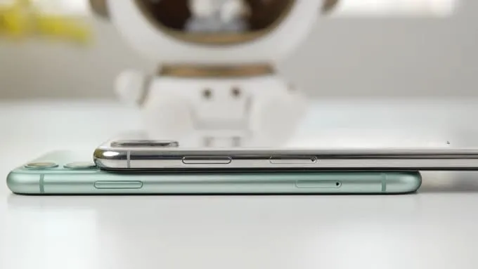 So sánh iPhone Xs Max và iPhone 11 về độ mỏng