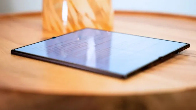 Galaxy Z Fold8 Ultra tạo lợi thế ở màn hình chính với độ sáng tối đa lên đến 3.000 nits