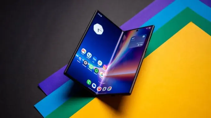 Galaxy Z Fold8 Ultra chiếm ưu thế về không gian trải nghiệm rộng lớn