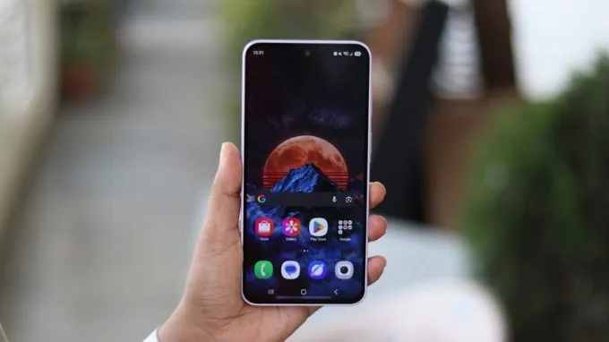 Galaxy A37 sử dụng màn hình Super AMOLED 6.7 inch