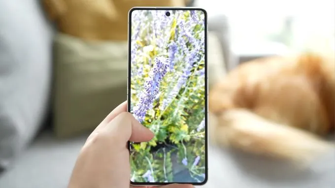 Z Flip8 sở hữu màn hình chính 6.9 inch rộng rãi