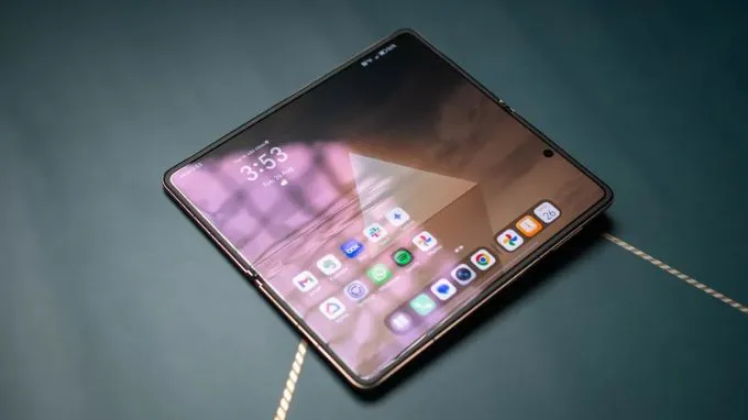 HONOR Magic V5 mang đến không gian trải nghiệm rộng lớn với màn hình trong LTPO AMOLED 7.95 inch