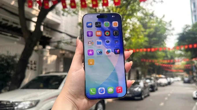 iPhone 16 Pro Max sở hữu không gian hiển thị khổng lồ lên đến 6.9 inch
