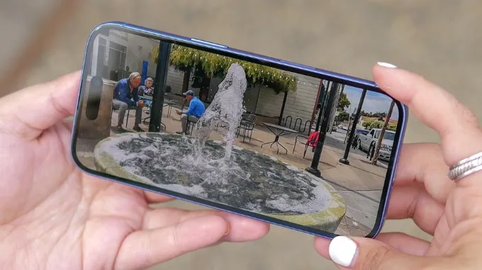 iPhone 16 tiêu chuẩn sở hữu màn hình kích thước nhỏ hơn