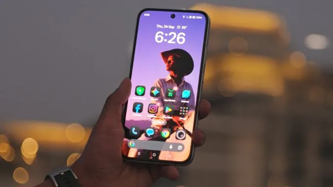 OPPO A7 Pro 5G được trang bị màn hình AMOLED dẻo kích thước 6.57 inch